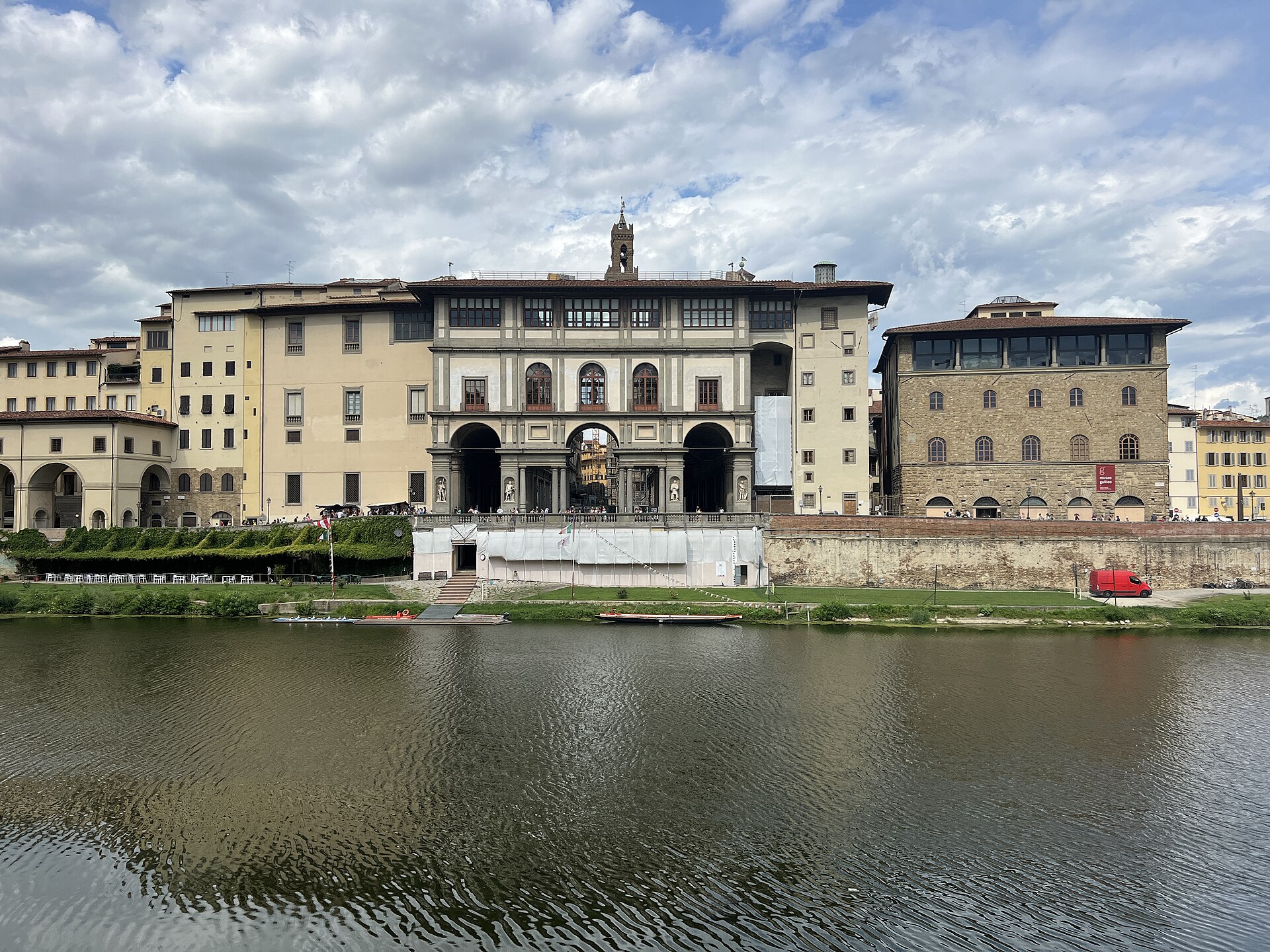Cortile colonnato della Galleria degli Uffizi
