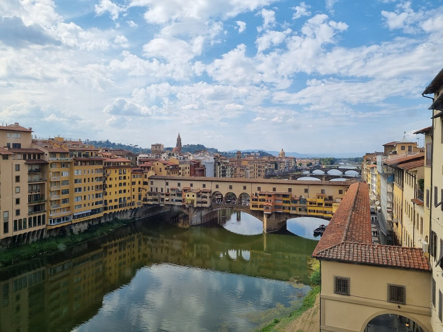 Vista di Ponte Vecchio dalla Galleria degli Uffizi