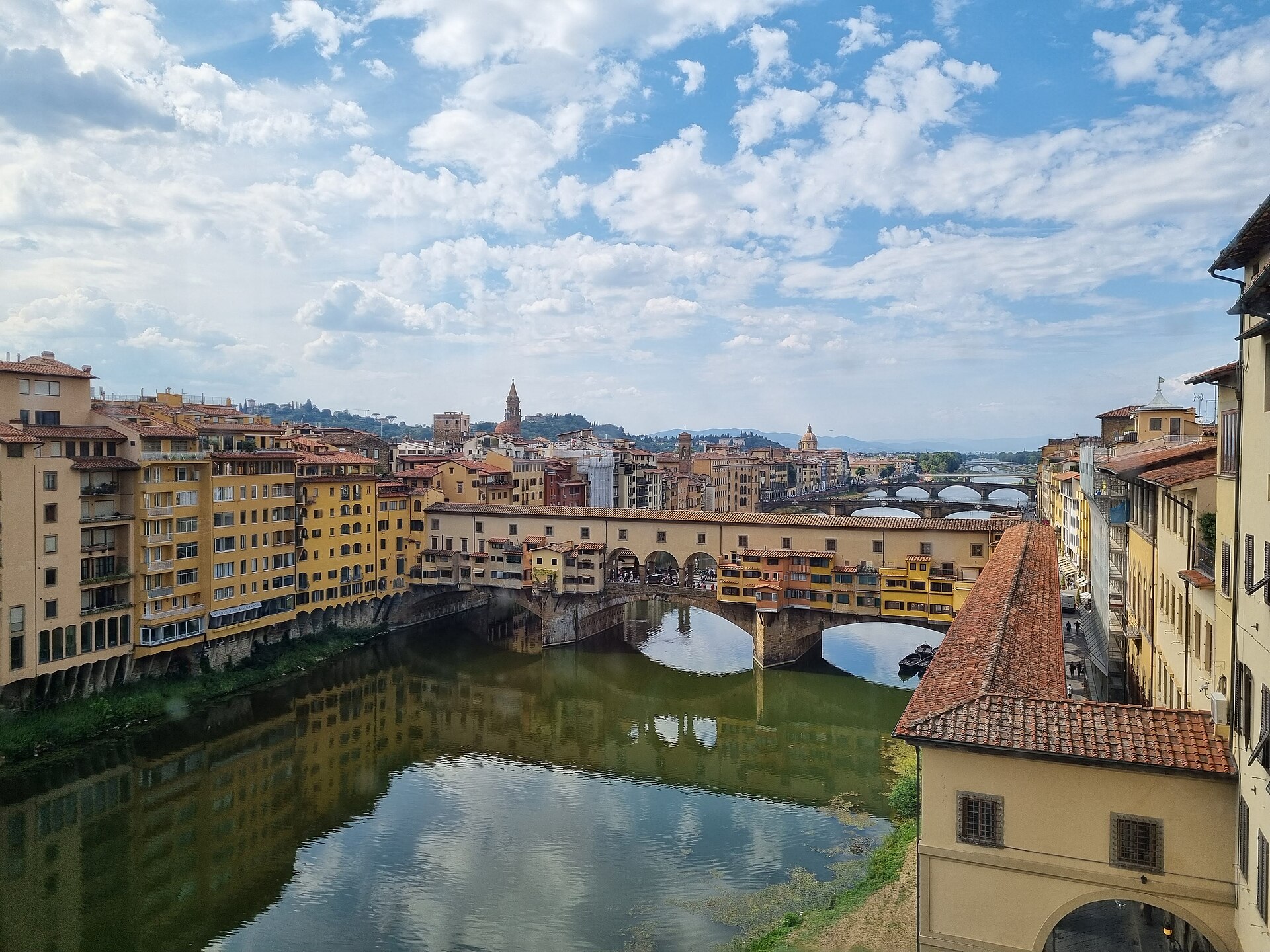 Vista di Ponte Vecchio dalla Galleria degli Uffizi