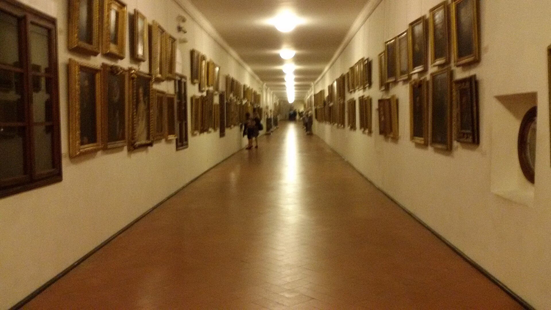 Corridoio Vasariano interno della Galleria degli Uffizi